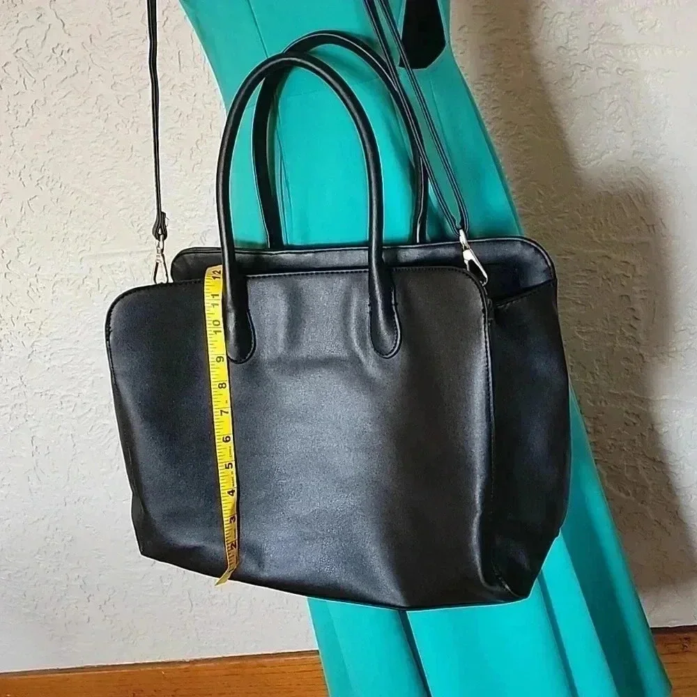 A new day tm.large bag great for laptop 💻 like new use only at few times.